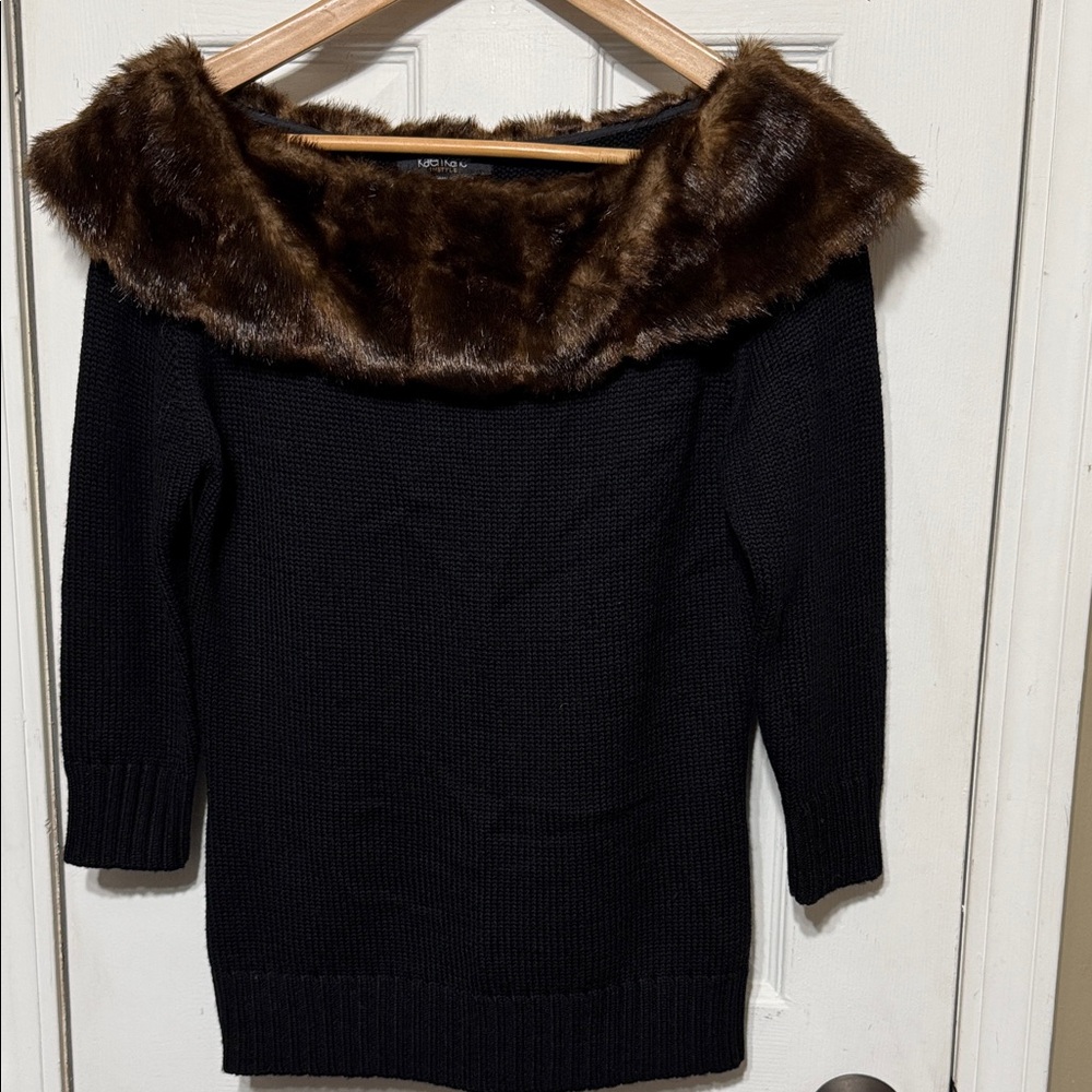 Karen Kane Black 100% Merino Wool Sweater with Brown Faux Fur Collar Large